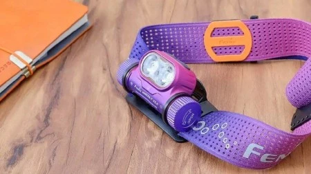 Уцененный товар Налобный фонарь Fenix HM65R-T V2.0 небула(Поврежденная, сильно треснутая упаковка)