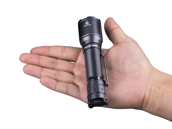 Фонарь Fenix тактический TK06 800 люмен (Нью. В поврежден. упаковке фонарь + акб3400. Точечные вмятины)